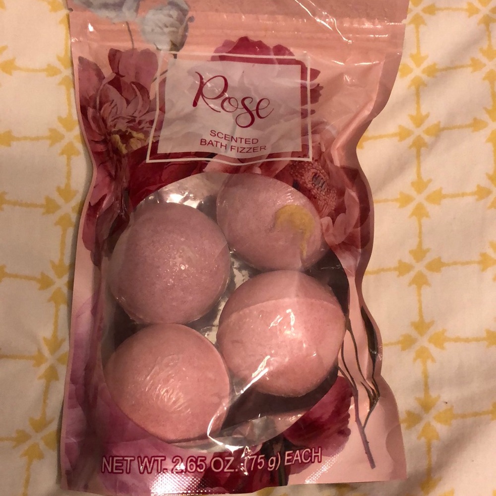 🌹4/$20🌹Rose scented bath 🛀 fizzier